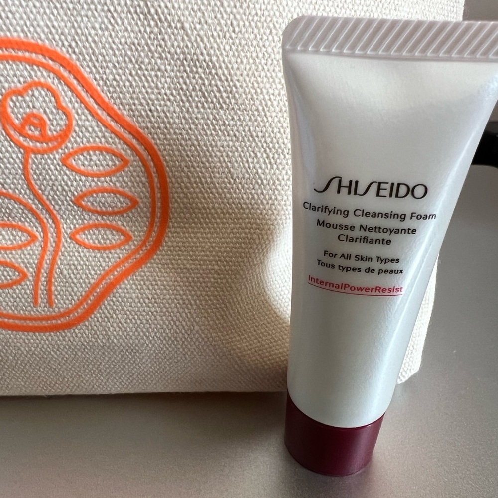 Shiseido bag NWOT and cleansing foam